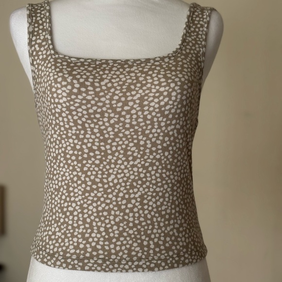 Old Navy Tops - Old Navy Tan and White Patterned Tank Top Size Medium